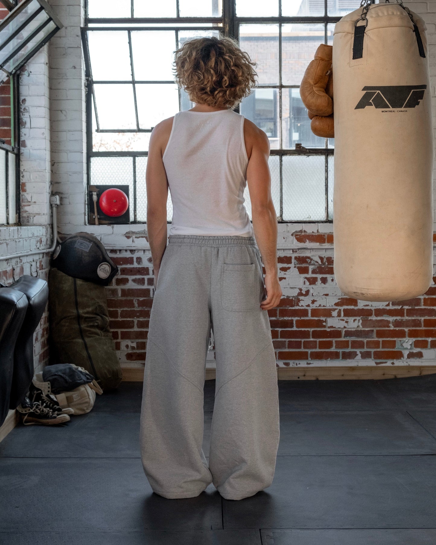 WIDE-LEG SWEATPANTS