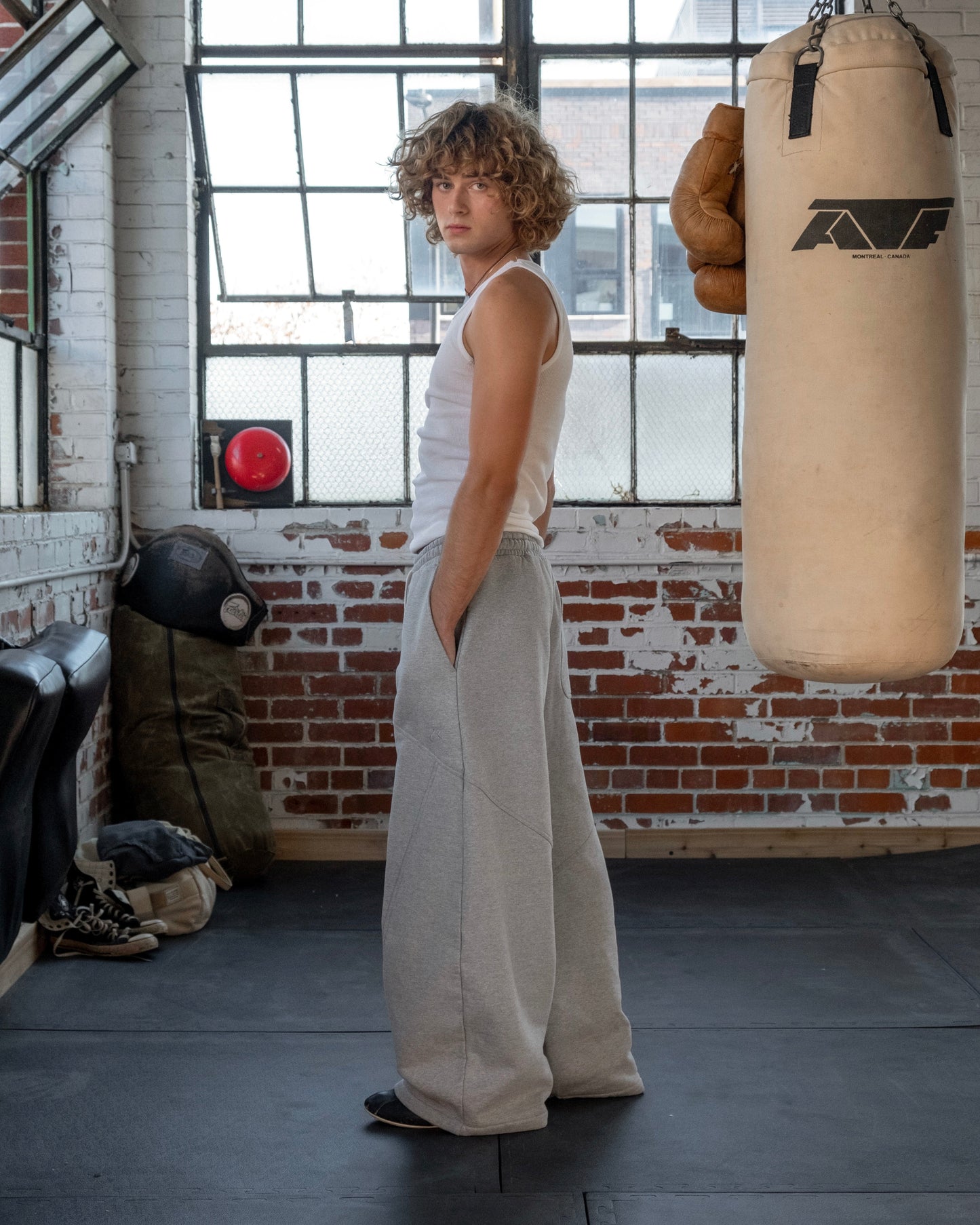 WIDE-LEG SWEATPANTS