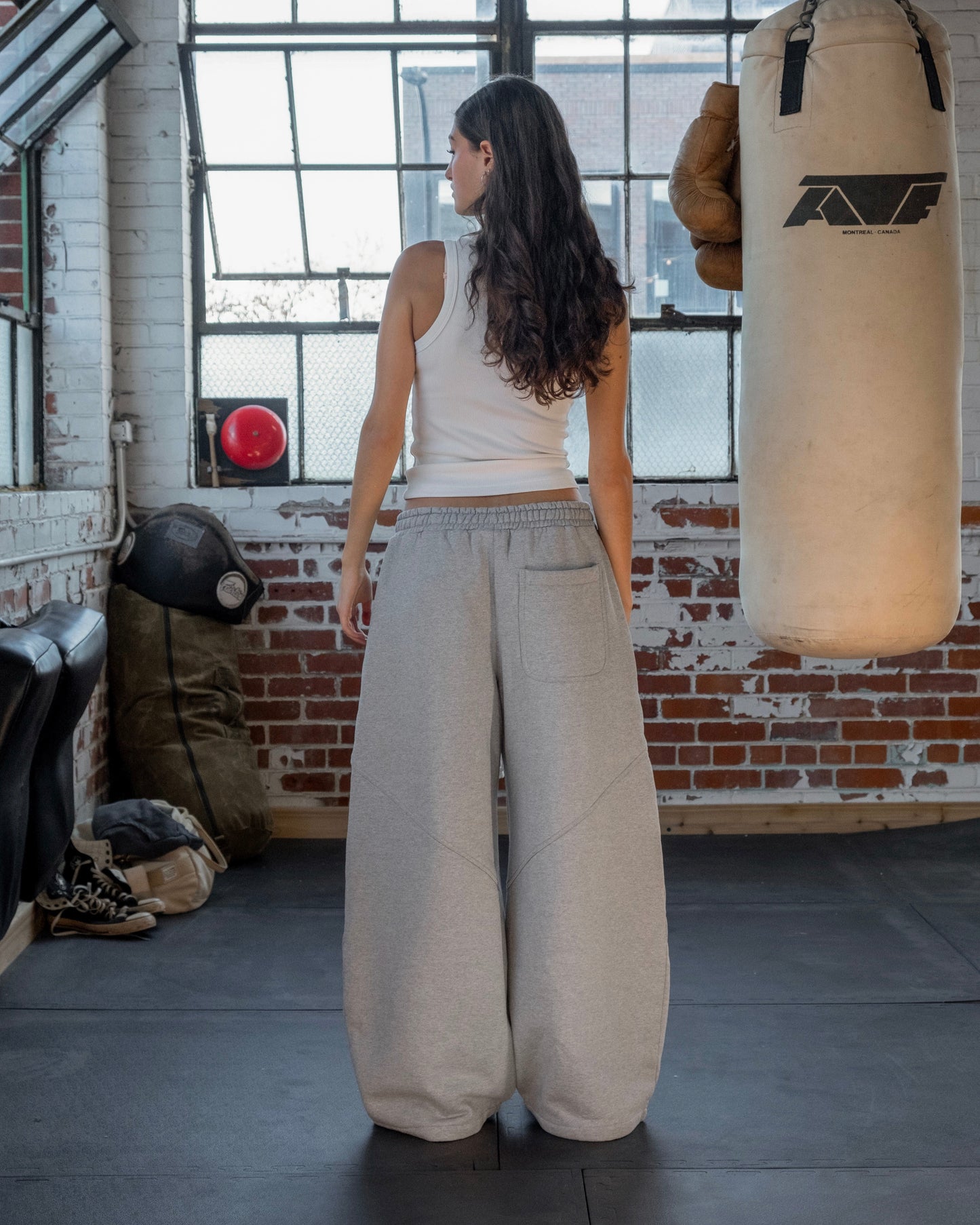 WIDE-LEG SWEATPANTS