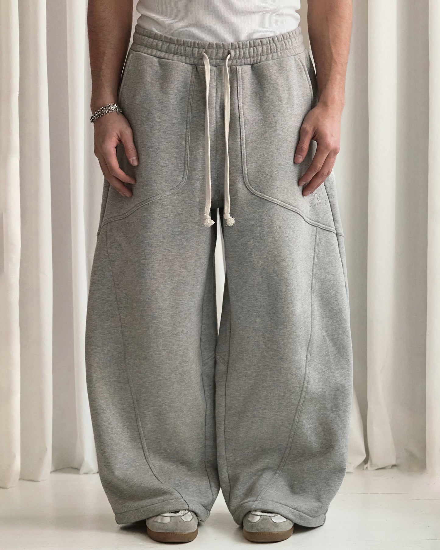 Wide-leg sweatpants